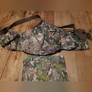 Men's Turkey Hunting Vest With Built In Cushion.
